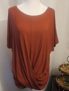Express Rust Twist-Hem Short Sleeve Tee